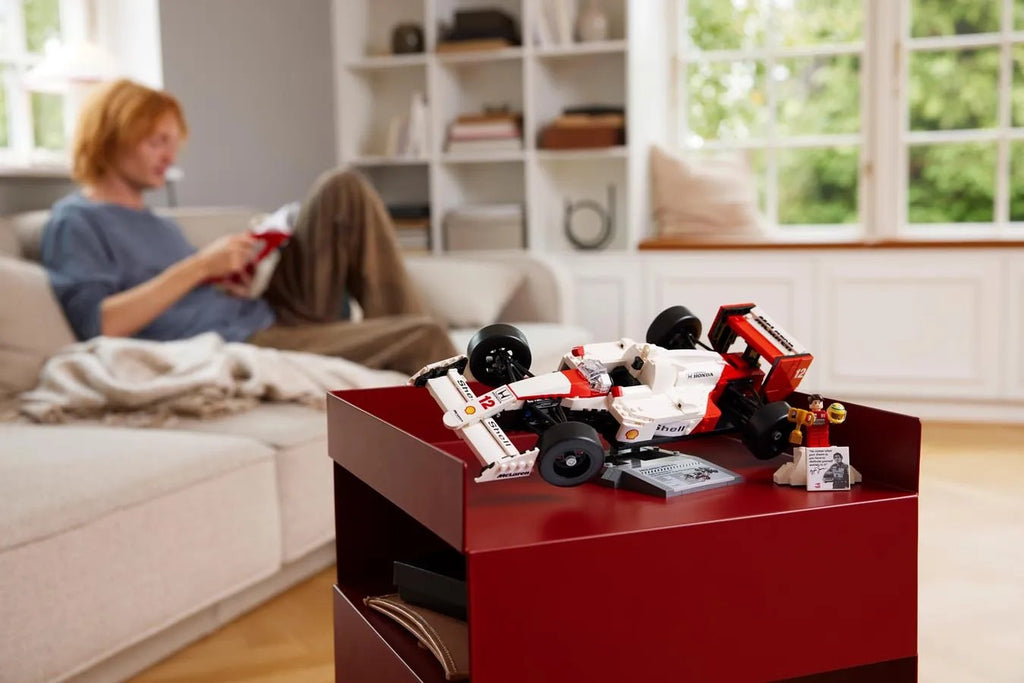 LEGO Icons 10330 – McLaren MP4/4 & Ayrton Senna