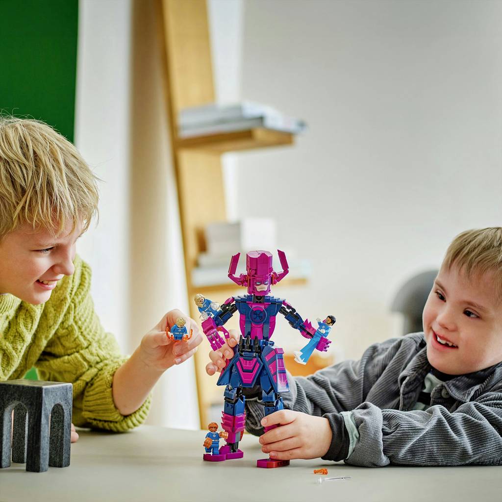 LEGO Marvel 76316 – Les 4 Fantastiques contre Galactus