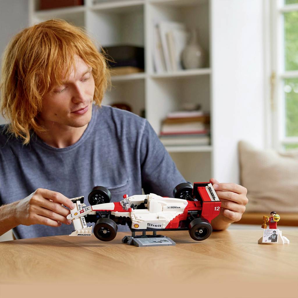 LEGO Icons 10330 – McLaren MP4/4 & Ayrton Senna